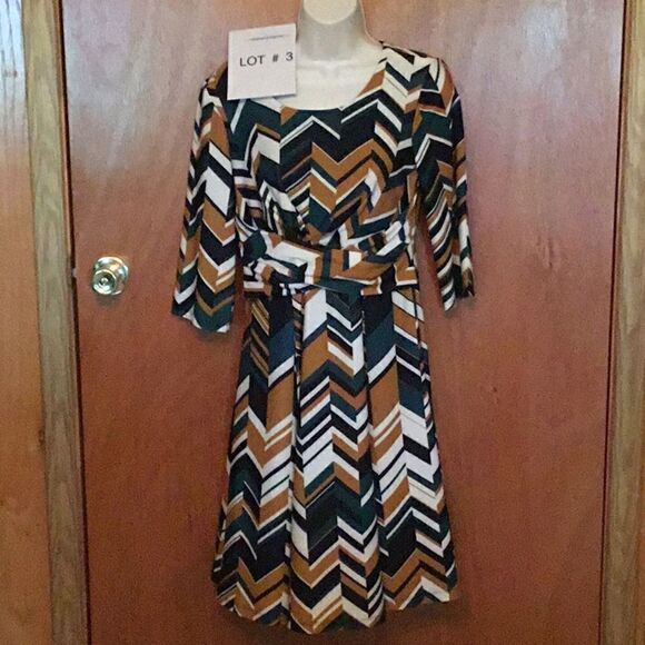 Ladies 3/4 sleeve a line pull on dress in small - Picture 2 of 8